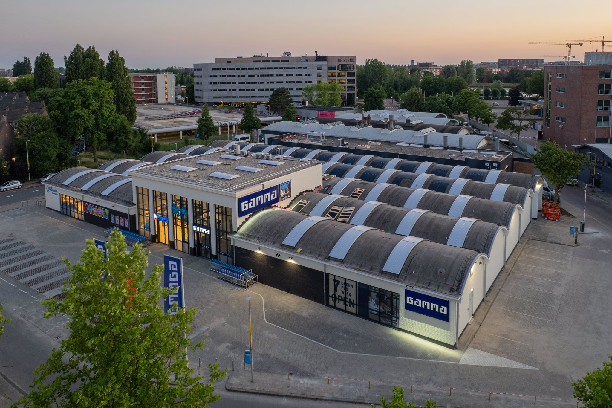 HOOGVLIET OPENT SUPERMARKT IN MEEST ENERGIEZUINIG MONUMENT VAN NL